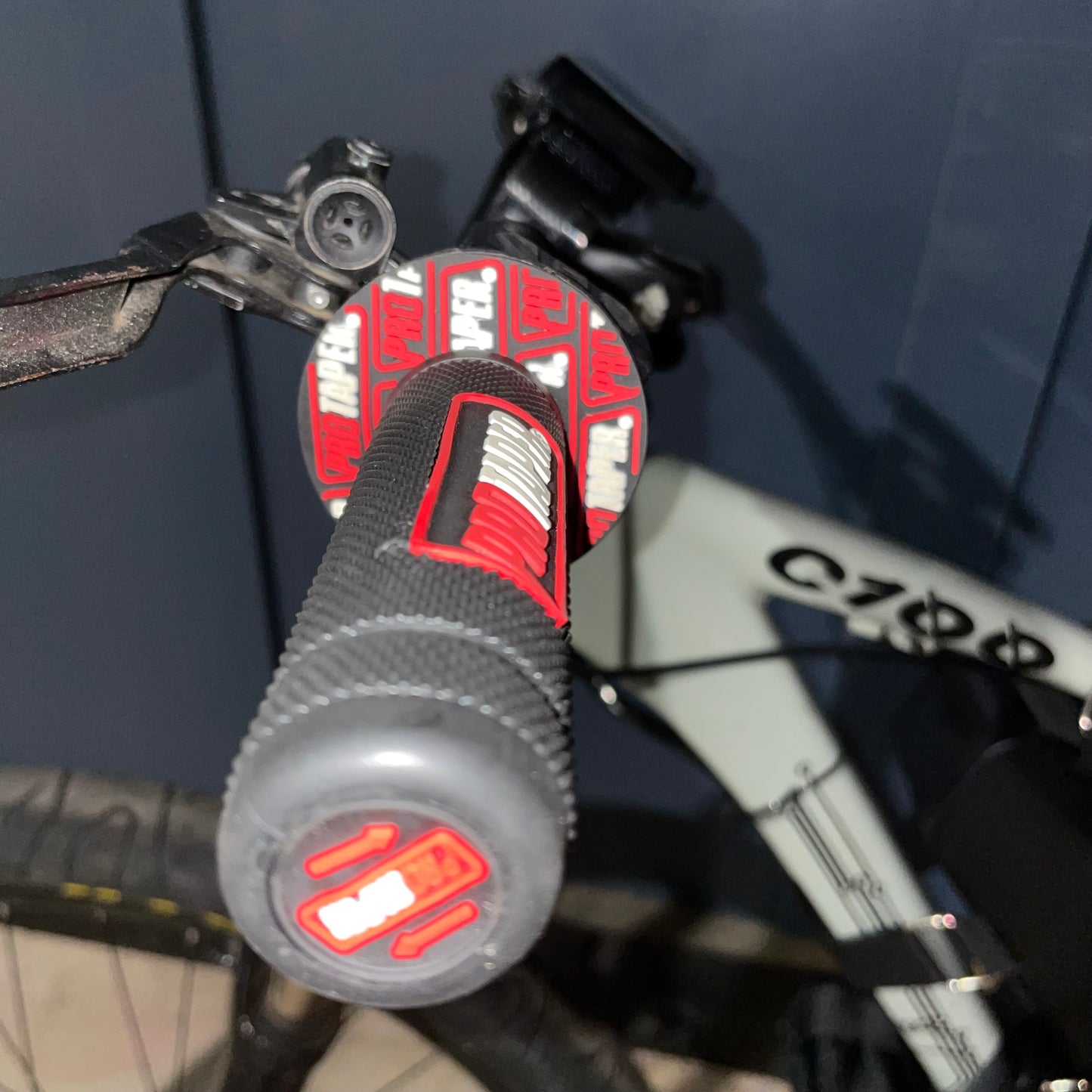60V 24Ah 2000W C100 L-Frame E-Bike – 29” | Maxxis Tyres, Surron Throttle, USB-C Charging