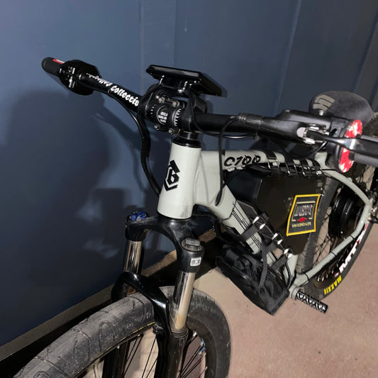 60V 24Ah 2000W C100 L-Frame E-Bike – 29” | Maxxis Tyres, Surron Throttle, USB-C Charging