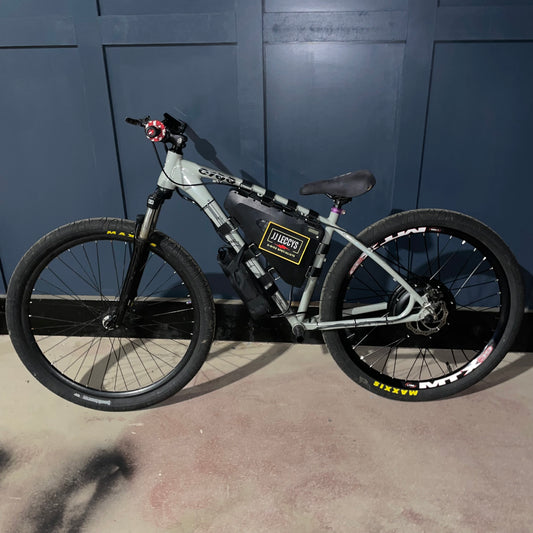 60V 24Ah 2000W C100 L-Frame E-Bike – 29” | Maxxis Tyres, Surron Throttle, USB-C Charging